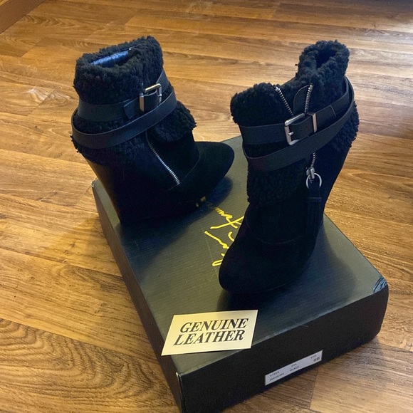 Size 9 Colin Stuart black wedged booties - Picture 3 of 4